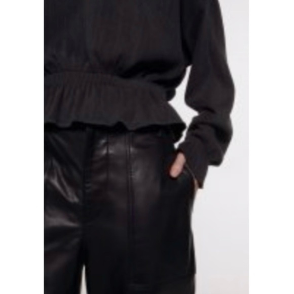 Zara textured lightweight knit/top-cinched elastic waist and cuffs, size M US. - Picture 2 of 10